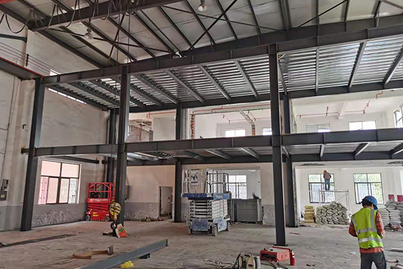 厂房钢结构搭建现场